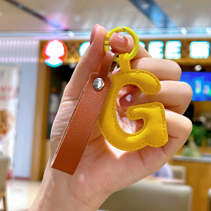 Llavero con letra inicial de c - Monogram Keychain Leather reseña y precio