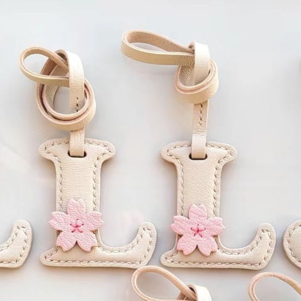 LLavero con inicial de cuero g - Monogram Keychain Leather reseña y precio